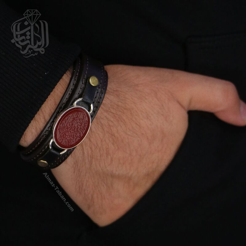 دستبند مردانه عقیق سرخ منقش به آیه شریفه وان یکاد 