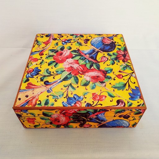 جعبه چوبی دکوپاژ طرح گلدان زرد قاجاری 