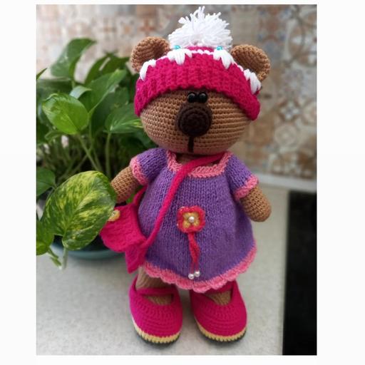 عروسک خرس روسی زیبا همراه با کیف و کفش که قابلیت ایستادن دارد.