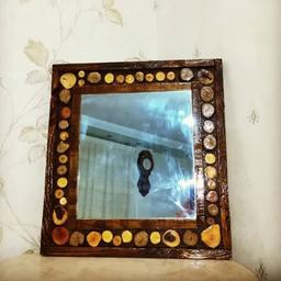 آینه با قاب چوبی