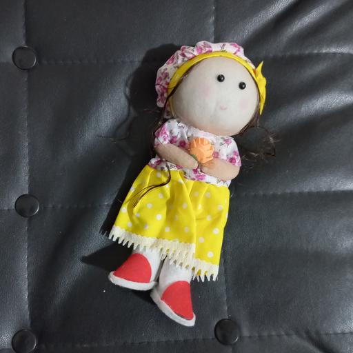 عروسک روسی 18 سانتی زرد رنگ 