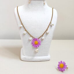 گردنبند و دستبند با گل های مینیاتوری بافت