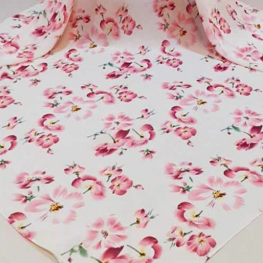 روسری حریر سفارشی  مجلسی درجه یک رنگ زمینه سفید با گل های صورتی زیبا عرض120 قواره دار مزون دوز همراه با هدیه
