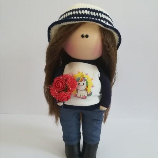 عروسک زیبای دختر گلدار