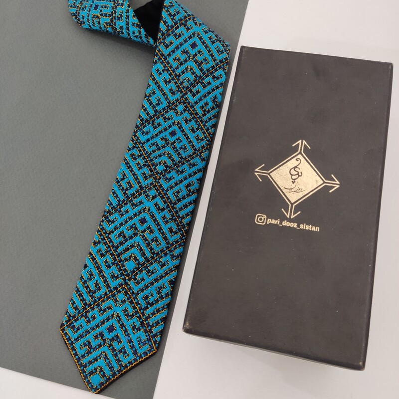 کراوات سوزن دوزی بلوچ کاملا دست دوز طرح  طاووس شماره 6 