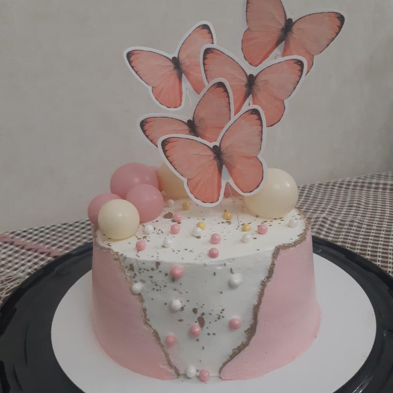 کیک دخترانه پروانه ای با فیلینگ موز و گردو