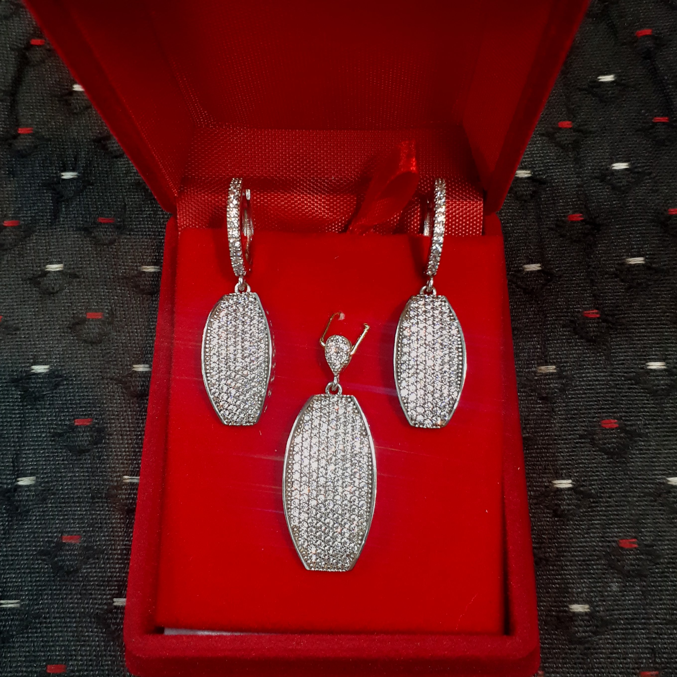 نیمست نقره میکرو بسیار شیک با نمای فوق العاده عیار 925 و آبکاری طلاسفید