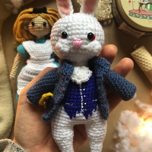 عروسک بافتنی خرگوش الیس در سرزمین عجایب 1