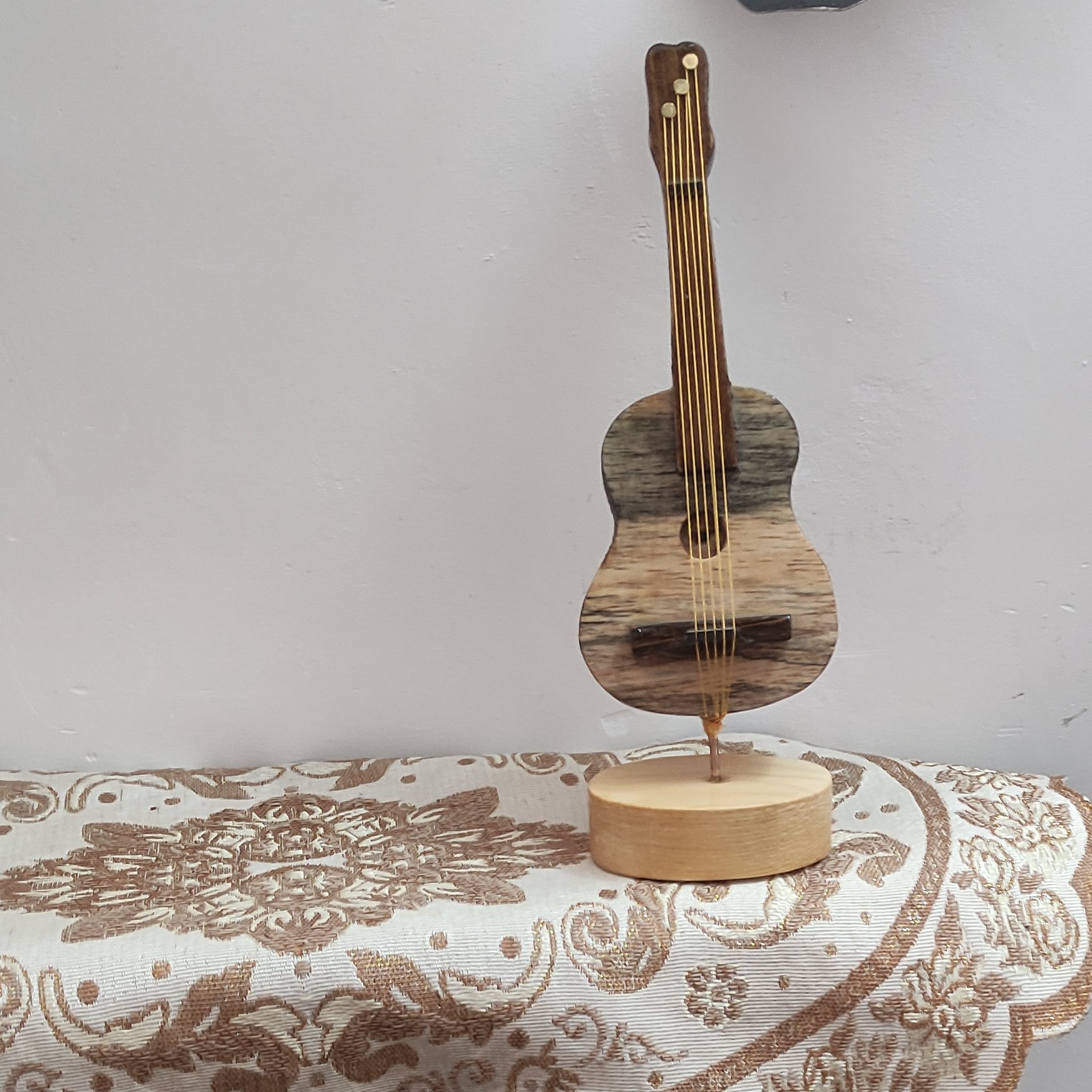گیتار کلاسیک دکوری چوبی 
