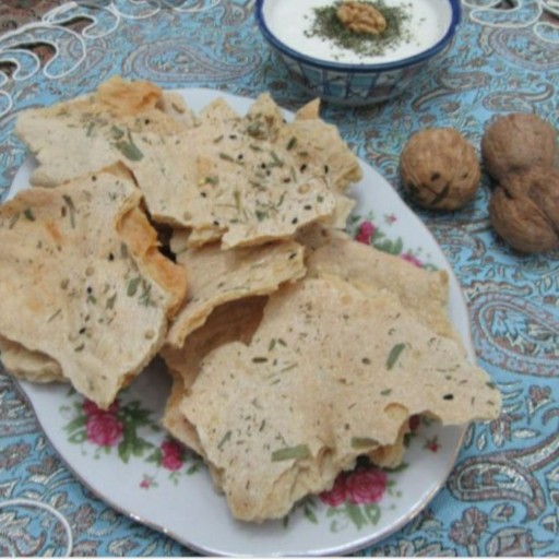 نان خشک سنتی یزد با روکش سبزیجات معطر