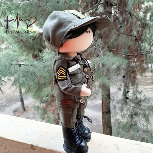عروسک دستدوز سرباز نیروی انتظامی
