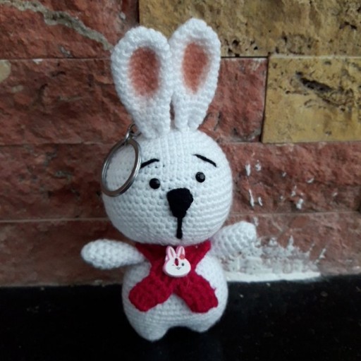 عروسک  بافتنی خرگوش کله گنده قابل سفارش با رنگ دلخواه شما 