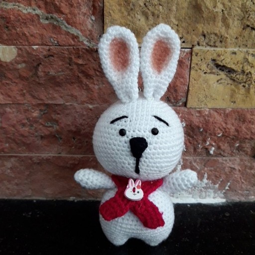 عروسک  بافتنی خرگوش کله گنده قابل سفارش با رنگ دلخواه شما 