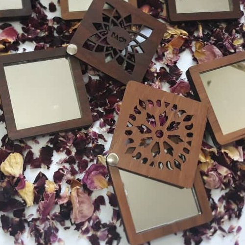آینه چوبی 