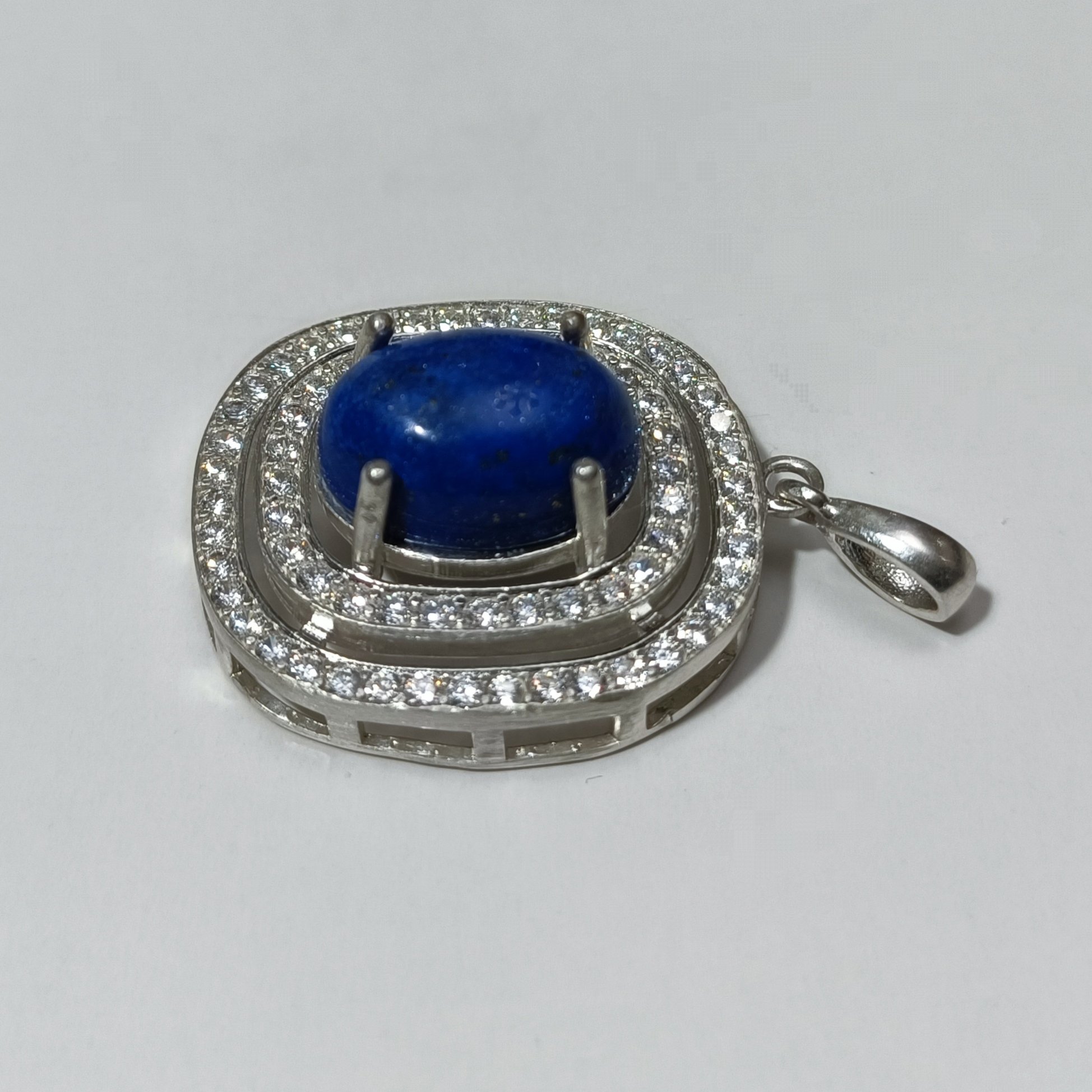 پلاک تو گردنی زنانه نقره 925 مخراج کاری شده بسیار زیبا نگین لاجورد افغان کد 359