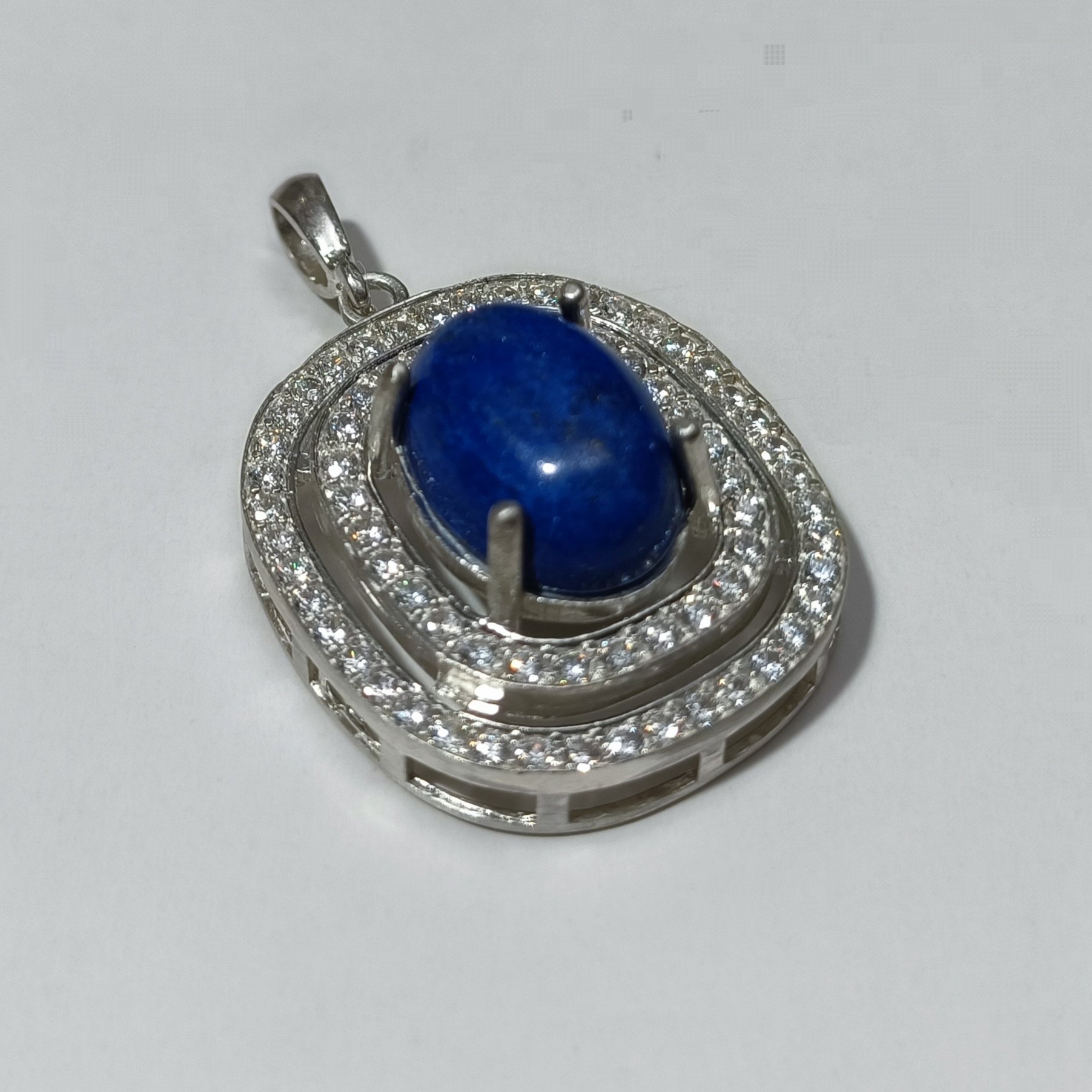 پلاک تو گردنی زنانه نقره 925 مخراج کاری شده بسیار زیبا نگین لاجورد افغان کد 359