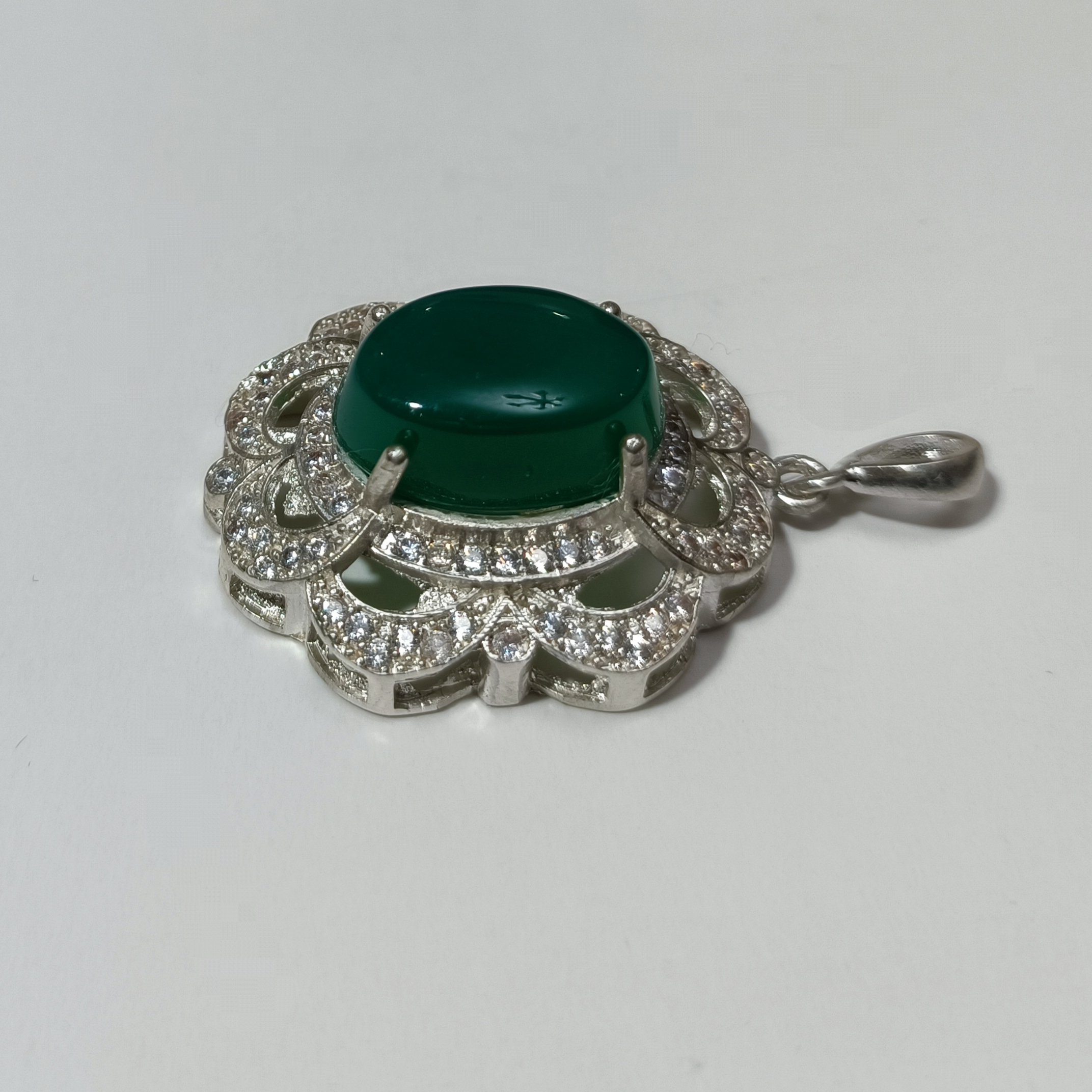 پلاک تو گردنی زنانه نقره 925 مخراج کاری شده بسیار زیبا نگین عقیق سبز یمانی کد 353