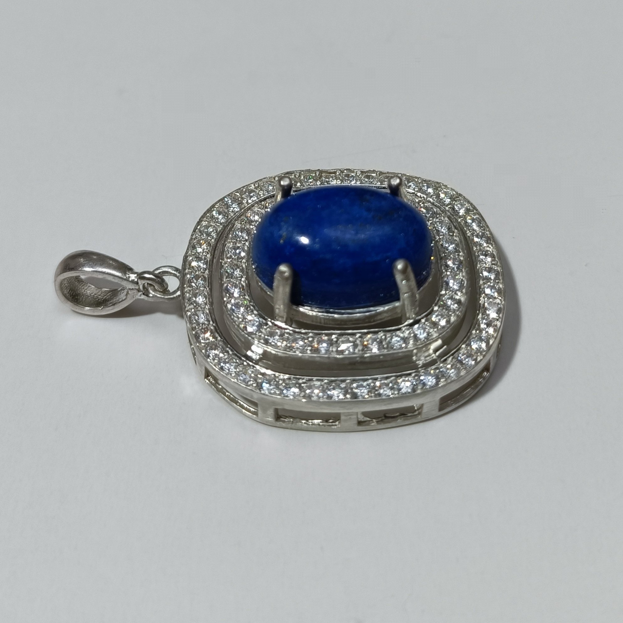 پلاک تو گردنی زنانه نقره 925 مخراج کاری شده بسیار زیبا نگین لاجورد افغان کد 359