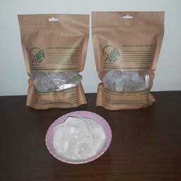 سنگ نمک جهرم مورد تایید حکمای طب ایرانی کریستال شفاف و درجه یک مناسب همه سنین  فاقد عناصر سنگین