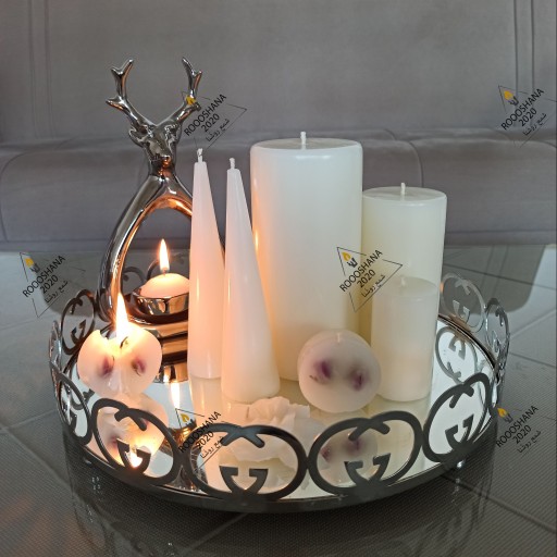 شمع استوانه ی ست سفید ساده با شمع مخروطی و گل خشک