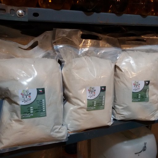 آرد گندم سبوس دار طبیعی900گرمی تهیه شده از گندم دیم