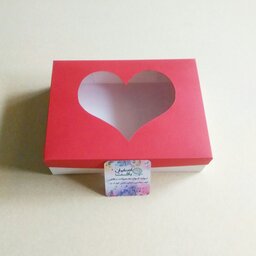 جعبه کادو ویترینی طرح قلب درب قرمز 15 در 20 سانت ارتفاع 4
