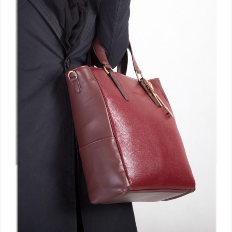 کیف چرم مجلسی و روزمره مناسب برای دختر خانم ها و خانم های شیک پوش مسترچرم MRC164