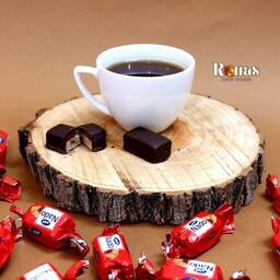 شکلات نادو شونیز دو سرپیچ قرمز کاراملی با روکش کاکائو بسته 250 گرمی مخصوص پذیرایی محصول آجیل و خشکبار روناس 