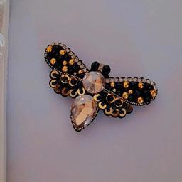 سنجاق سینه جواهردوزی شده زنبور طلایی (حشرات فاخر)