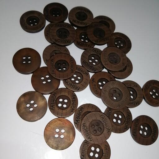  دکمه لباس طرح چوب قهوه ای 3  بسته 10 عددی 