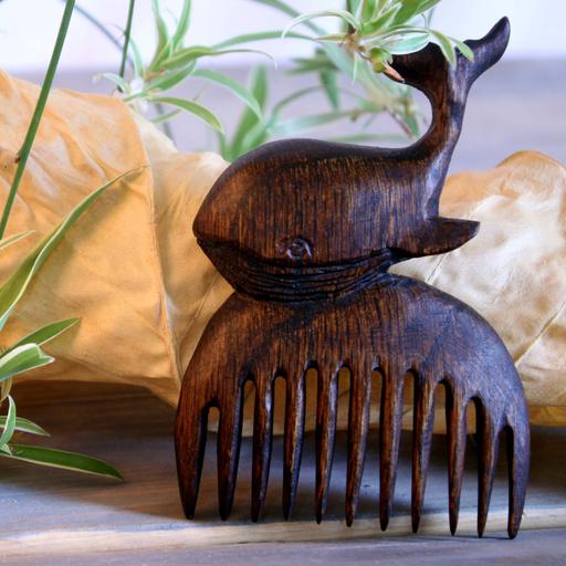 شانه چوبی  دست ساز  طرح نهنگ موبی دیک	 