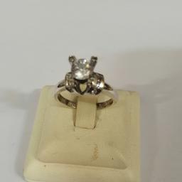 انگشتر جواهری سولیتر تک تخمه نقره خارجی  925 مدل حلقه جواهری بسیار زیبا و جذاب مناسب برای بانوان 