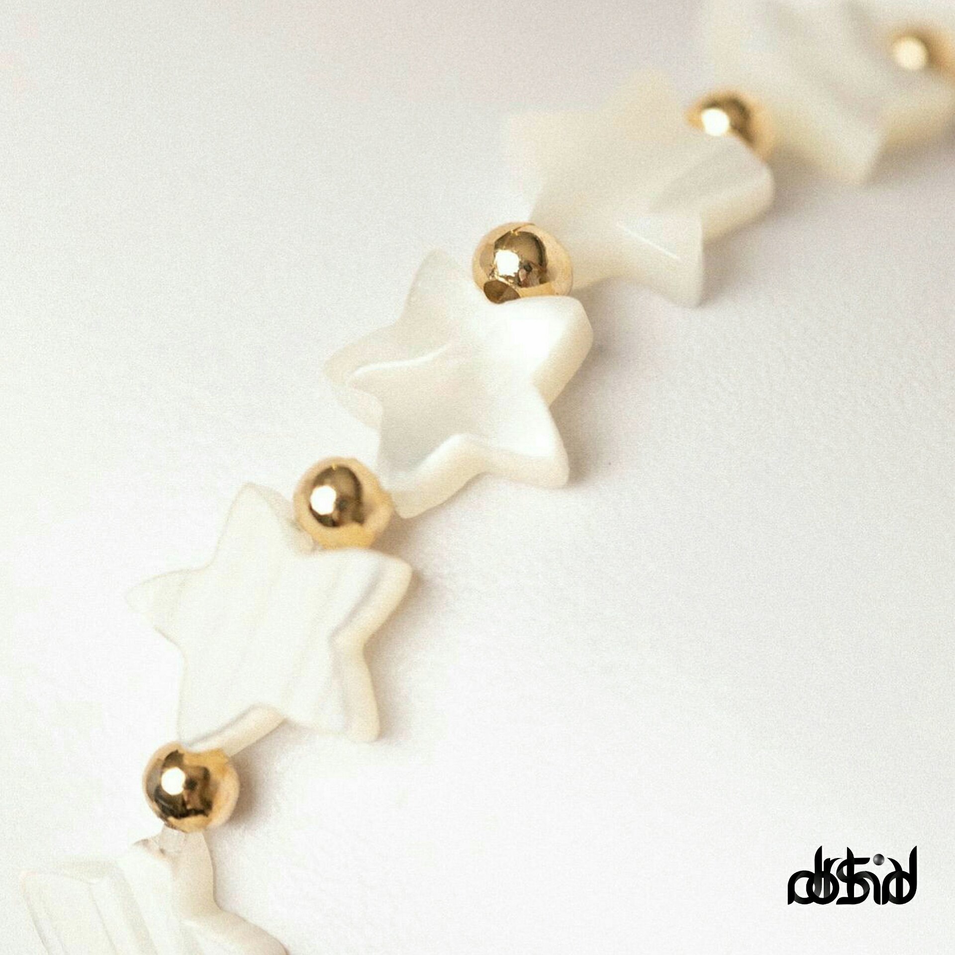 دستبند صدفی و سنگی زنانه طرح ستاره 