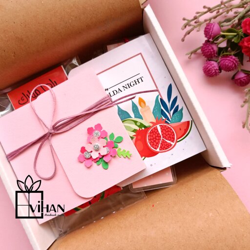 پک های هدیه با طراحی مناسبتی ویژه با بسته بندی ویژه و جعبه ی تزئین شده