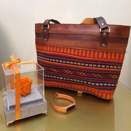 کیف ترکیبی گلیم دستباف و چرم سایز حدودی 30*40 سانت رنگ  نارنجی الوان