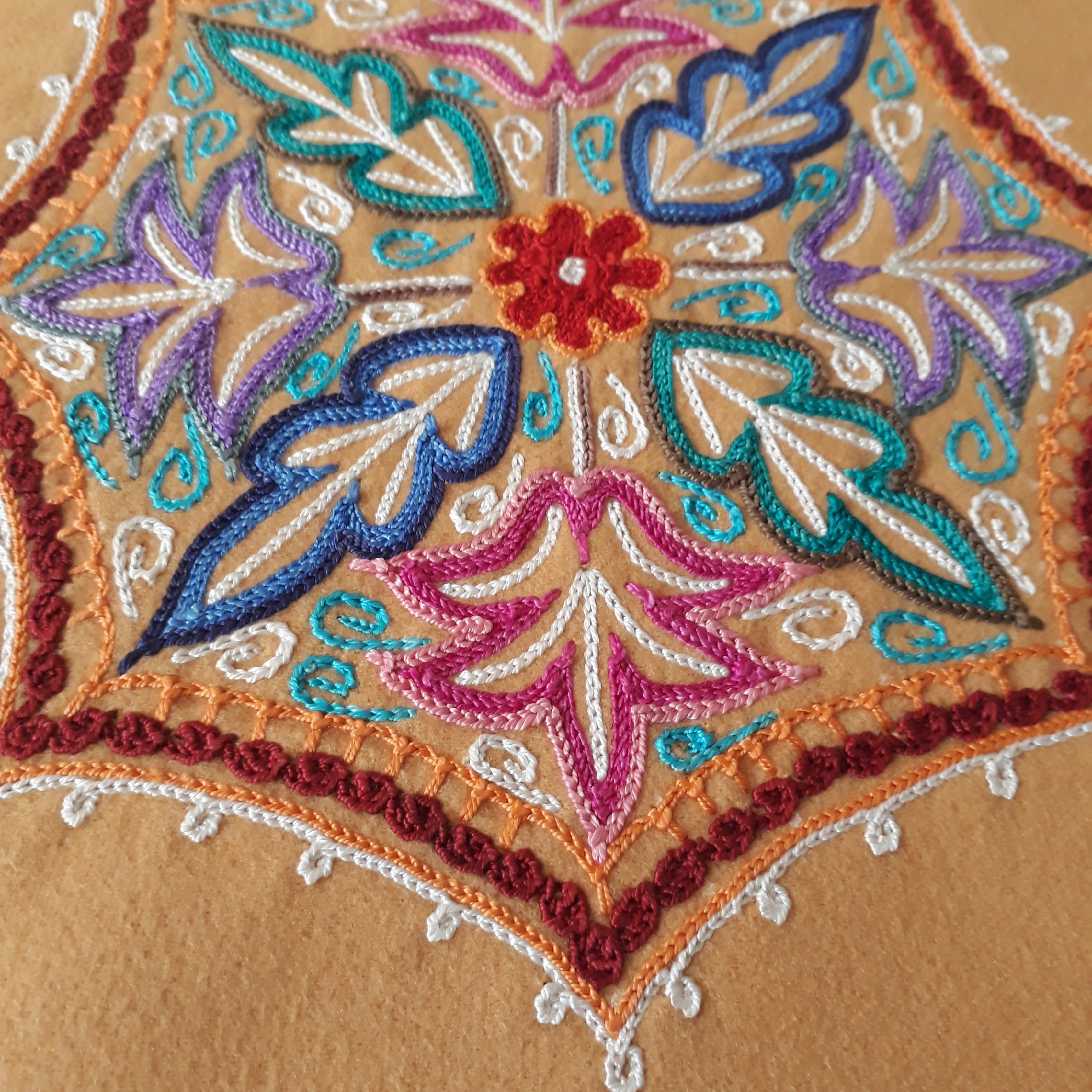 کوسن رشتی دوزی 