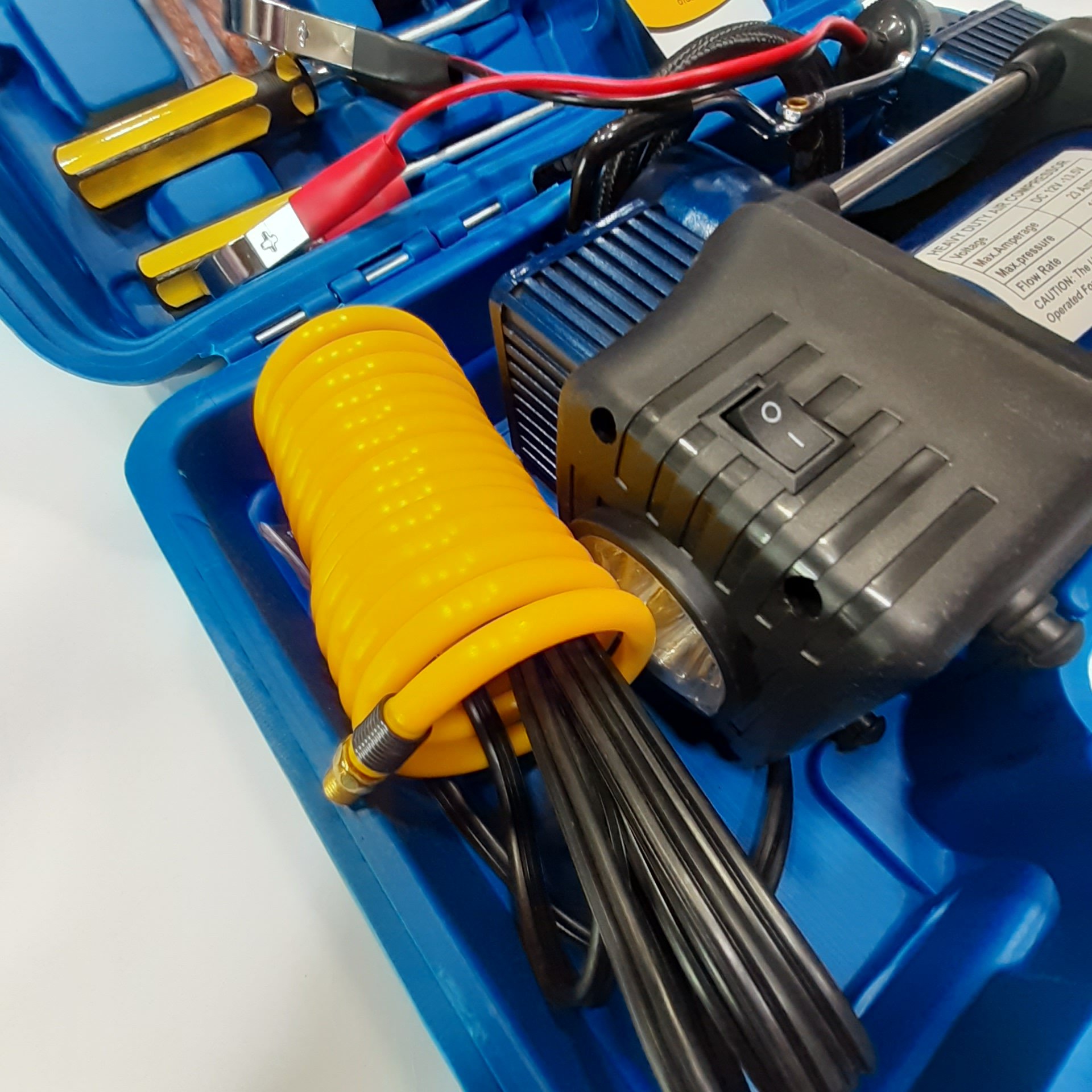 پمپ باد فندکی خودرو  2 سیلندر  با لوازم جانبی بسیار کاربردی