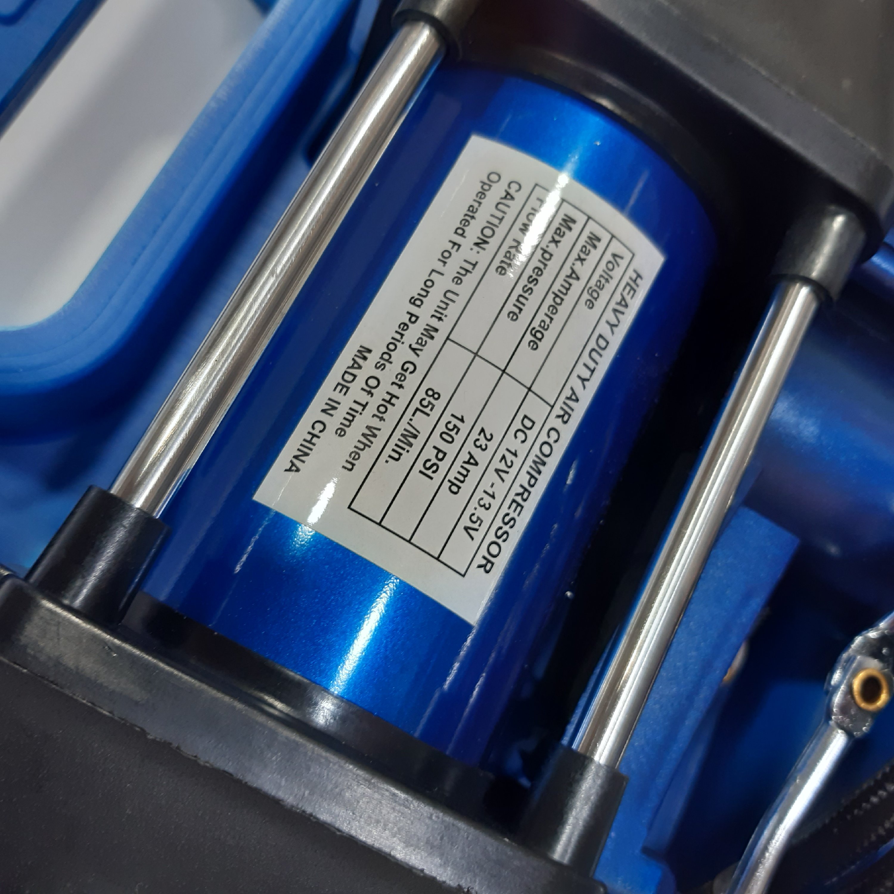 پمپ باد فندکی خودرو  2 سیلندر  با لوازم جانبی بسیار کاربردی