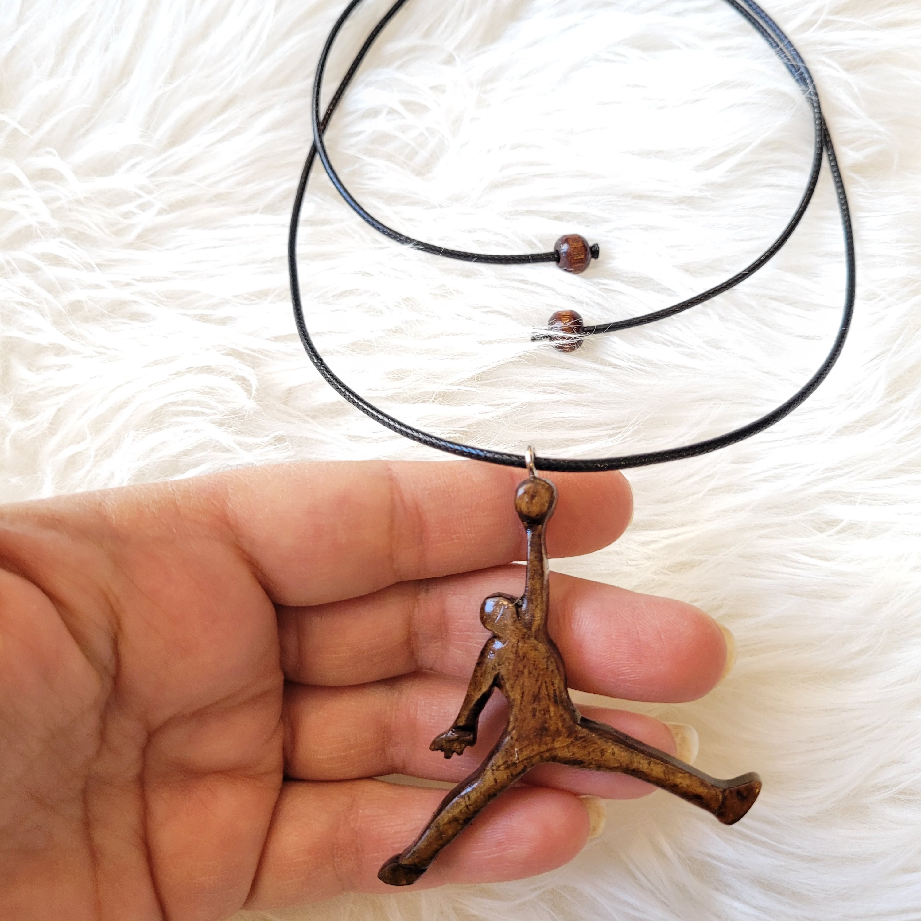 گردنبند بسکتبالیست چوبی دستساز چوبی گالری  