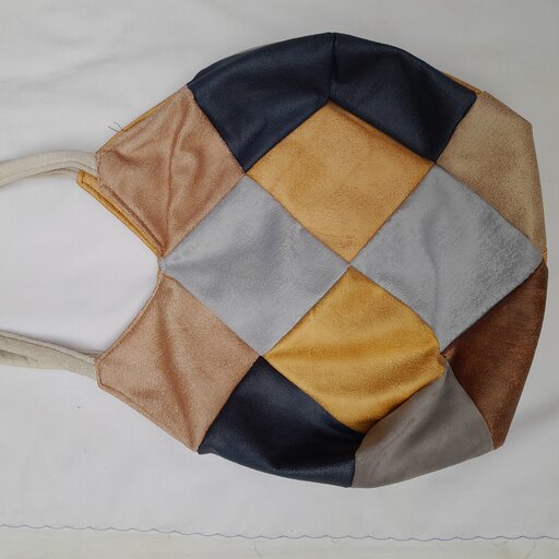 کیف زنانه سنتی در طرحها و رنگهای مختلف سبک و دوشی در دو زیپ