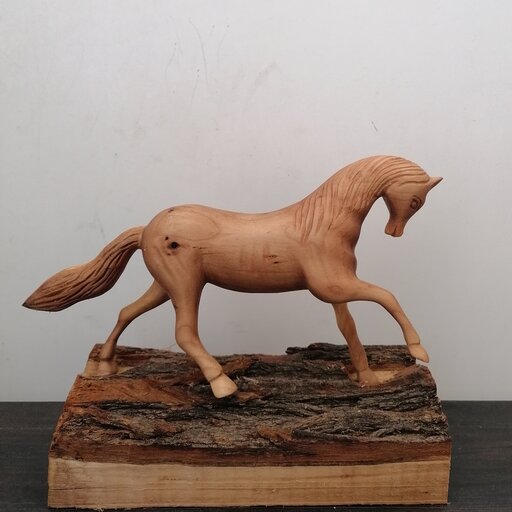مجسمه اسب چوبی