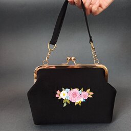 کیف دخترانه کیف مجلسی شیک دهانه فلزی کیف گلدوزی شده با دست دوشی و دستی کیف خاص