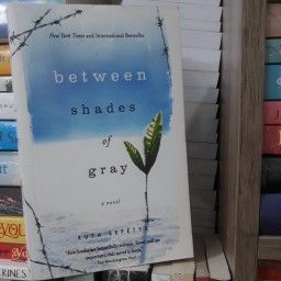 کتاب زبان اصلی Between Shades of Gray (میان سایه های خاکستری)