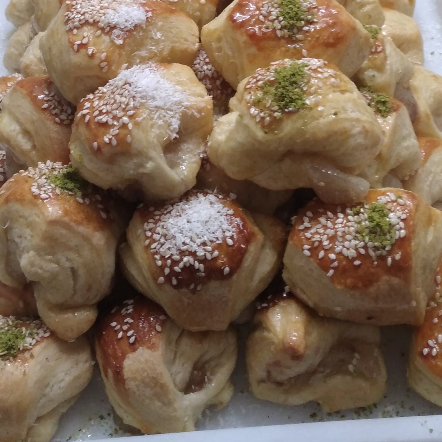 شیرینی دانمارکی. شیرینی گل محمدی ارسال توسط اسنپ اسنپ باکس تیباکس و پس کرایه