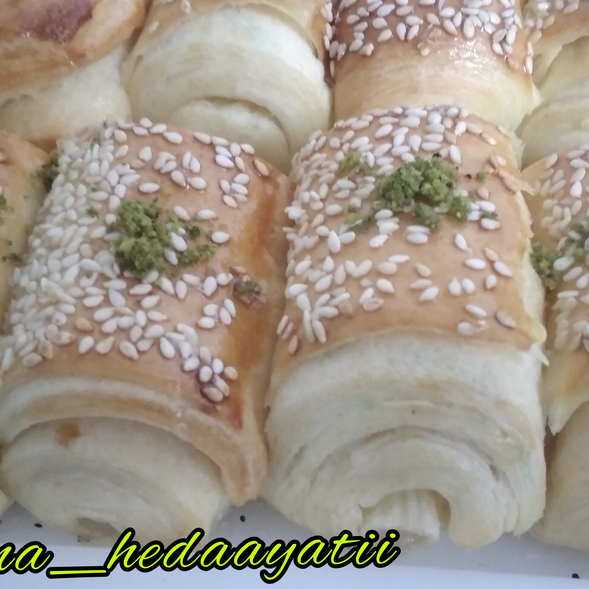 شیرینی دانمارکی. شیرینی گل محمدی ارسال توسط اسنپ اسنپ باکس تیباکس و پس کرایه