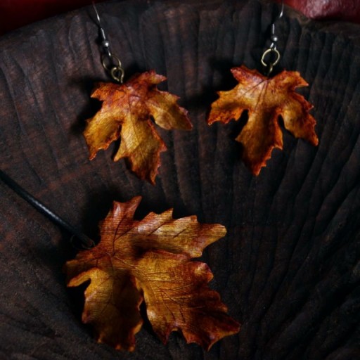 ست گردنبند و گوشواره دستساز چوبی برگ چنار پاییزی