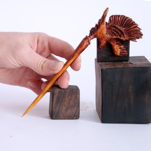 گیره مو عقاب طلایی چوبی دستساز  ،ساخته شده با چوب داغداغان،بارعایت جزییات و آناتومی ،سبک و مقاوم
