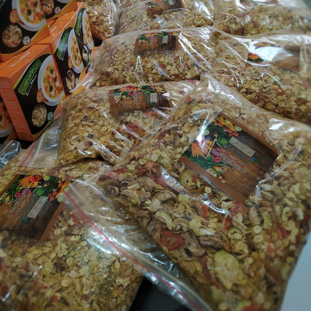 سوپ‌سبزیجات با قارچ و مرغ (100گرمی)
