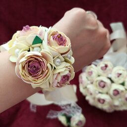دستبند گل  مصنوعی فومی مناسب عقد عروسی نامزدی تولد آتلیه ساقدوش 