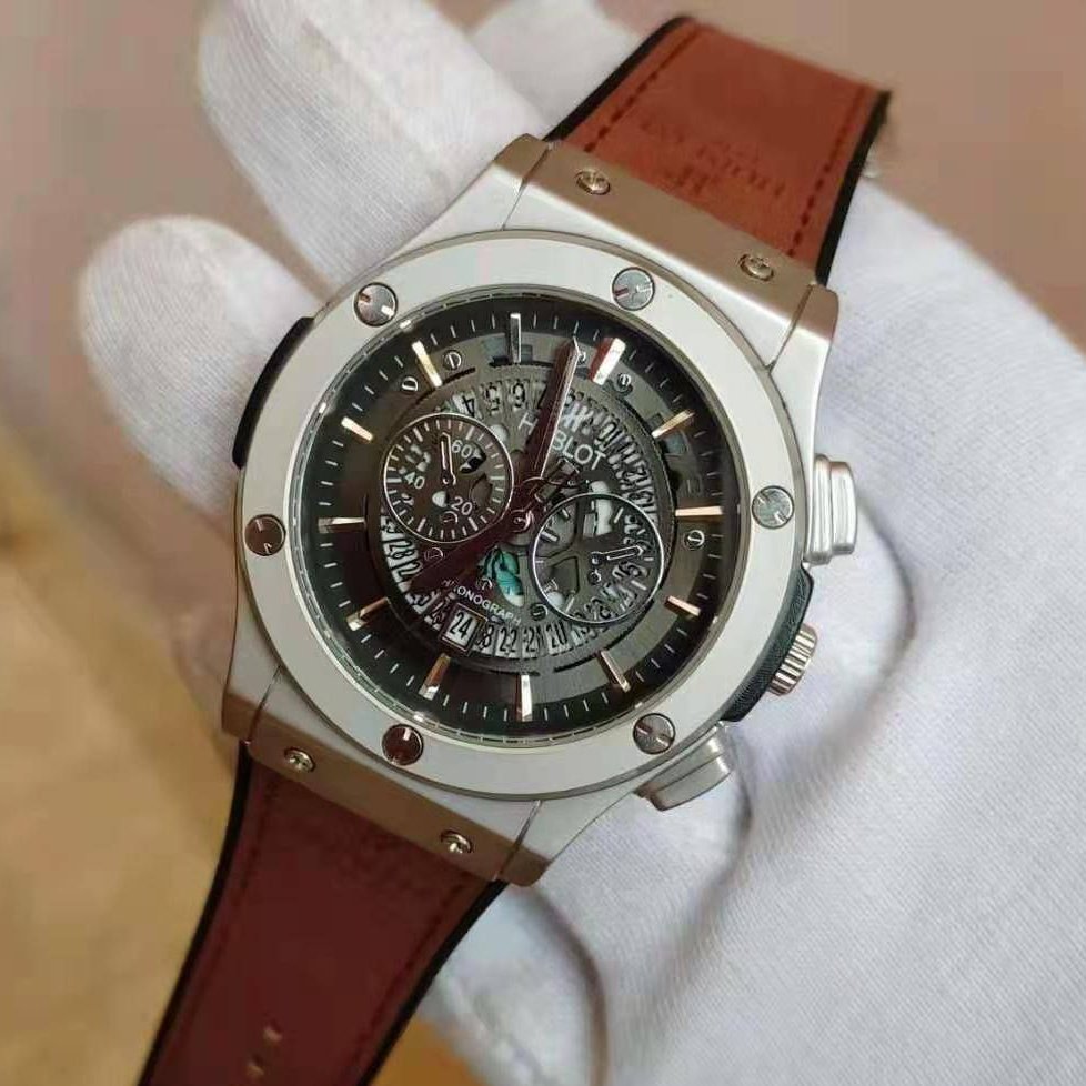 ساعت هابلوت Hublot  در رنگبندی قهوه ای شارژ شد 